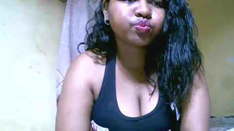 saylla1 online show from 15, 11, 2025