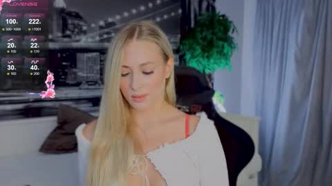 Snapshot of sayselena chatting on 9, 10, 2025 Hello guys our name is Emily Nicole Alice. We are very funny and love to spend time well online show from 9, 10, 2025