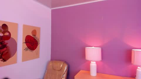 Scarlet Edwars online show from 4, 3, 2025