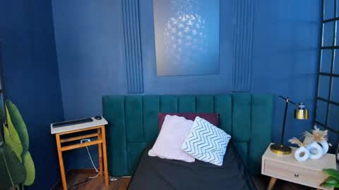 Scarlet Edwars online show from 7, 4, 2026