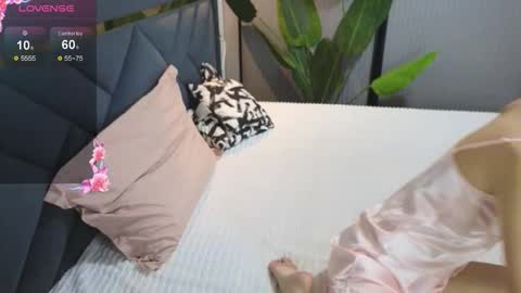 scarlet_ice online show from 17, 11, 2025