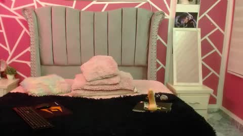 scarlet y melody online show from 1, 3, 2025