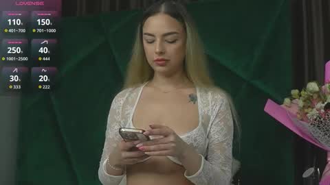 Scarlet online show from 19, 9, 2025