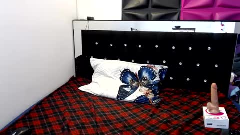 scarletglow1 online show from 4, 1, 2025