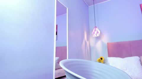 Scarlet  online show from 1, 2, 2025