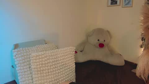 Scarleth... but not Scarleth Johansson. online show from 9, 2, 2025