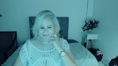 Snapshot of scarlethoot_ chatting on 1, 6, 2026 S C A R L E T online show from 1, 6, 2026