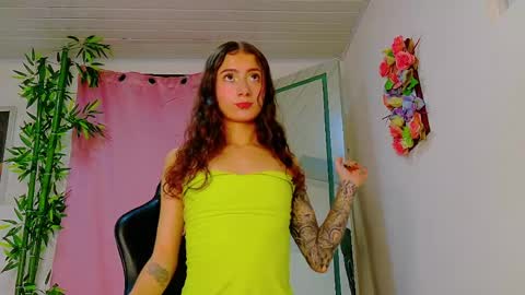 Snapshot of scarletjonesx chatting on 27, 4, 2026 Denis online show from 27, 4, 2026