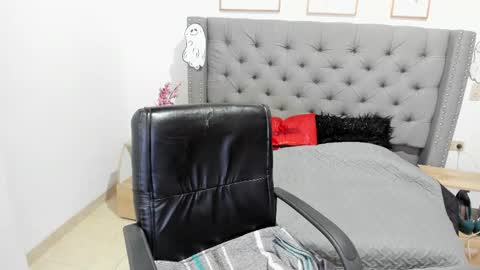 Scarlett Anaiz online show from 6, 1, 2026