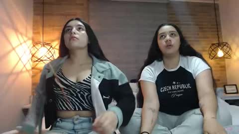 Scarlett and Jazmin online show from 1, 12, 2025