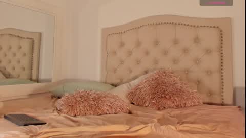 Scarlett Grand online show from 9, 2, 2025