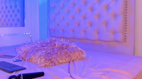 Scarlett Grand online show from 8, 3, 2025