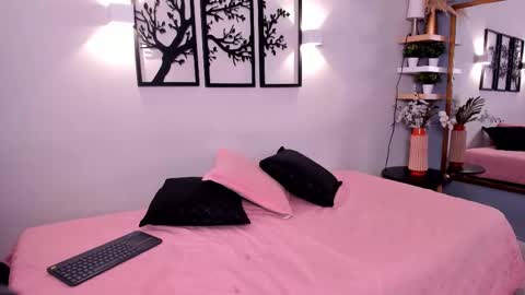 Snapshot of scarlett_johs chatting on 21, 10, 2025 Scarlett Johs online show from 21, 10, 2025