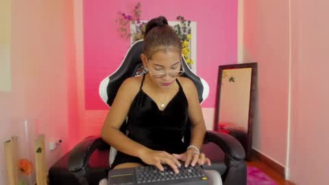 Snapshot of scarlett_lune chatting on 29, 5, 2026 scarlett_lune online show from 29, 5, 2026