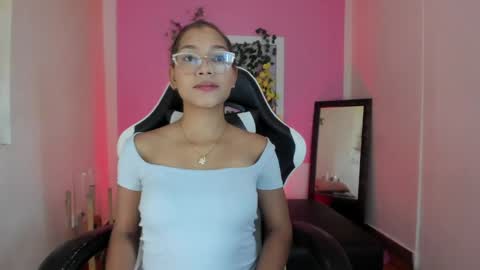 Snapshot of scarlett_lune chatting on 2, 6, 2026 scarlett_lune online show from 2, 6, 2026