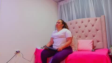 Snapshot of scarlettbooty chatting on 17, 9, 2025 scarlettbooty online show from 17, 9, 2025