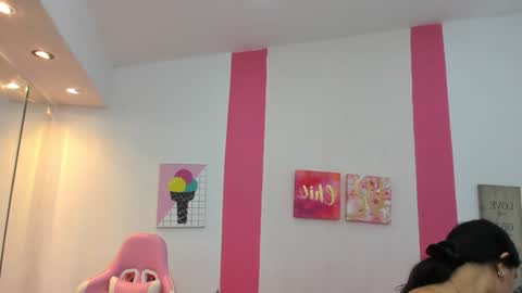 Scarlette  online show from 7, 1, 2025