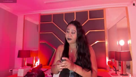 Snapshot of scarletthott1 chatting on 23, 10, 2025 Scarlett Hot online show from 23, 10, 2025