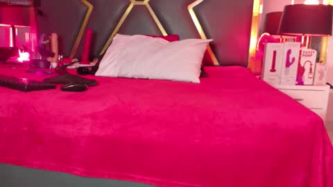 Snapshot of scarletthott1 chatting on 30, 10, 2025 Scarlett Hot online show from 30, 10, 2025