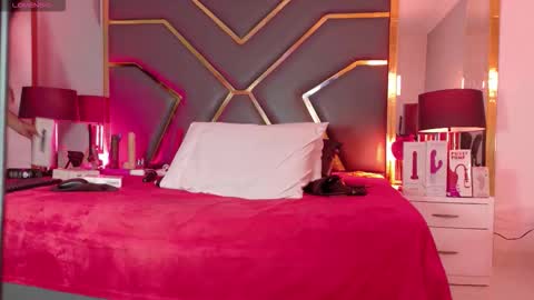 Snapshot of scarletthott1 chatting on 23, 11, 2025 Scarlett Hot online show from 23, 11, 2025