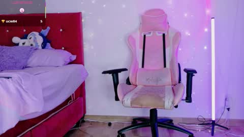 Snapshot of scarlettqueen56 chatting on 19, 11, 2025 chloe online show from 19, 11, 2025