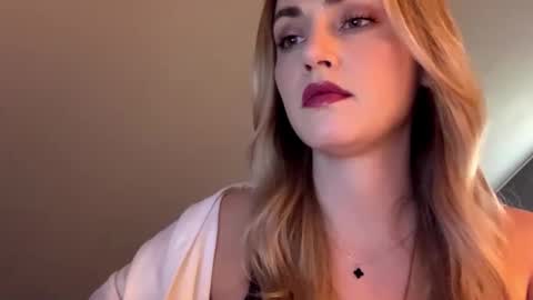 ScarlettxBlonde online show from 16, 4, 2026