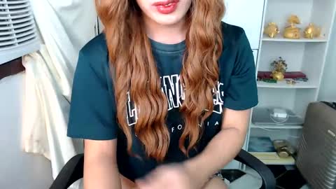 Queen Scarlet online show from 2, 12, 2024