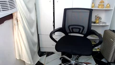 Queen Scarlet online show from 12, 1, 2025