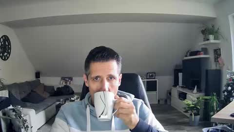 Snapshot of schnuckigeil chatting on 17, 12, 2025 Dildomen online show from 17, 12, 2025