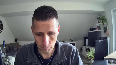 Snapshot of schnuckigeil chatting on 16, 4, 2026 Dildomen online show from 16, 4, 2026