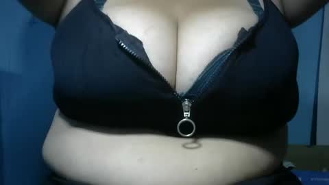 Snapshot of schoco_milf chatting on 1, 3, 2026 mai latina online show from 1, 3, 2026