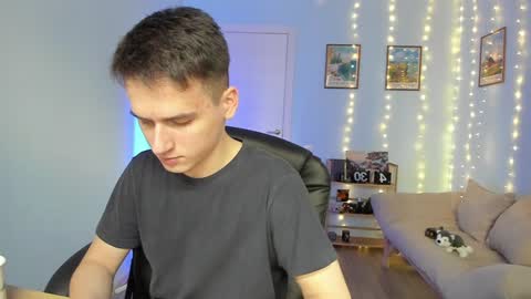 Thomas brunette and Alex blond online show from 5, 1, 2025