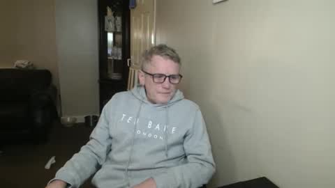 Snapshot of scottsman214 chatting on 28, 10, 2025 James online show from 28, 10, 2025