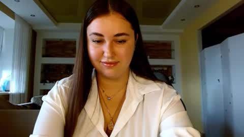 Elizabeth  online show from 30, 9, 2025