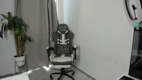 sebastian online show from 10, 4, 2026