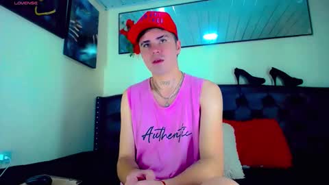 Snapshot of sebastian_loaiza chatting on 6, 11, 2025 Sebastian online show from 6, 11, 2025