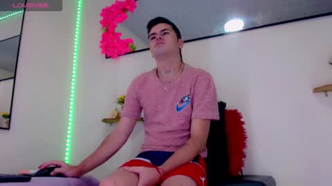 Snapshot of sebastian_loaiza chatting on 15, 12, 2025 Sebastian online show from 15, 12, 2025