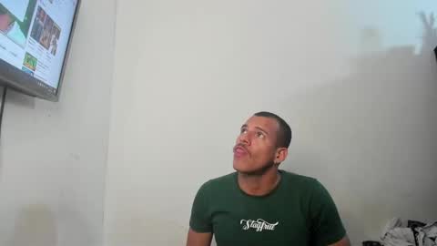 Snapshot of sebastianp13 chatting on 5, 1, 2025 sebatian palacios online show from 5, 1, 2025