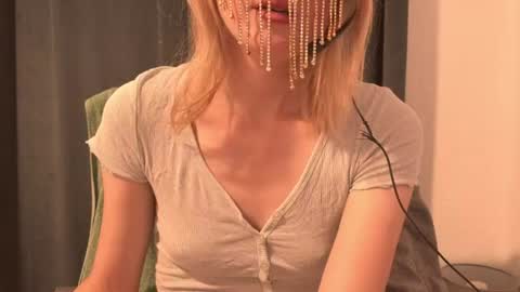 Snapshot of secretanni chatting on 4, 7, 2026 Anni online show from 4, 7, 2026