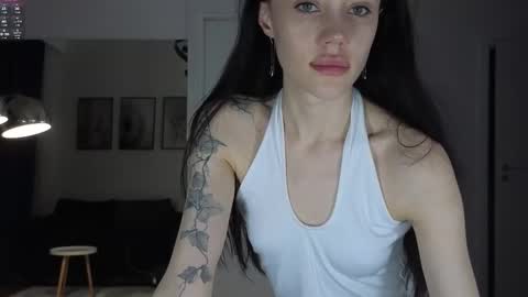 Snapshot of seduced_by_sara chatting on 9, 10, 2025 Sara online show from 9, 10, 2025