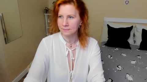 Snapshot of seductive_foxy_ chatting on 17, 9, 2025 seductive_foxy_ online show from 17, 9, 2025