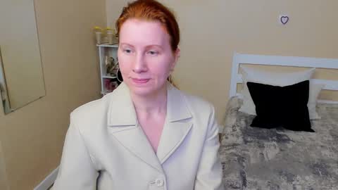 Snapshot of seductive_foxy_ chatting on 30, 9, 2025 seductive_foxy_ online show from 30, 9, 2025