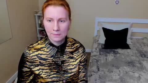 Snapshot of seductive_foxy_ chatting on 3, 10, 2025 seductive_foxy_ online show from 3, 10, 2025