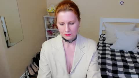 Snapshot of seductive_foxy_ chatting on 21, 11, 2025 seductive_foxy_ online show from 21, 11, 2025