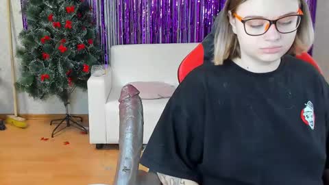 Snapshot of seductive_she_wolf chatting on 3, 2, 2025 seductive_she_wolf online show from 3, 2, 2025