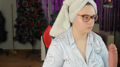 Snapshot of seductive_she_wolf chatting on 5, 2, 2025 seductive_she_wolf online show from 5, 2, 2025