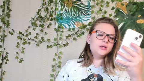 Snapshot of seductive_she_wolf chatting on 29, 9, 2025 seductive_she_wolf online show from 29, 9, 2025