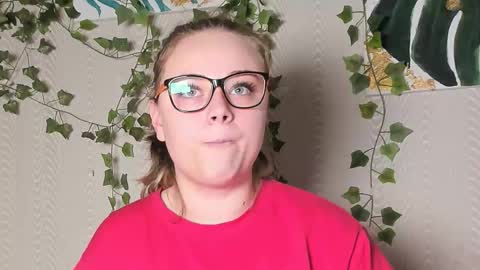 Snapshot of seductive_she_wolf chatting on 2, 11, 2025 seductive_she_wolf online show from 2, 11, 2025