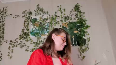 Snapshot of seductive_she_wolf chatting on 11, 11, 2025 seductive_she_wolf online show from 11, 11, 2025