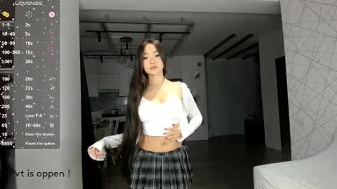 Akira Youri online show from 10, 10, 2025